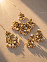 Kundan Bridal Choker Set with Maang Tikka, Jhumka Earrings & Passa – Antique Gold Finish