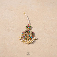 Zohra kundan maang tikka with pearl drops
